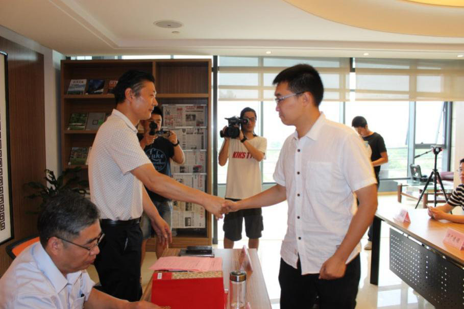 区住建局:廉洁协议集中面签 营造行业清风正气